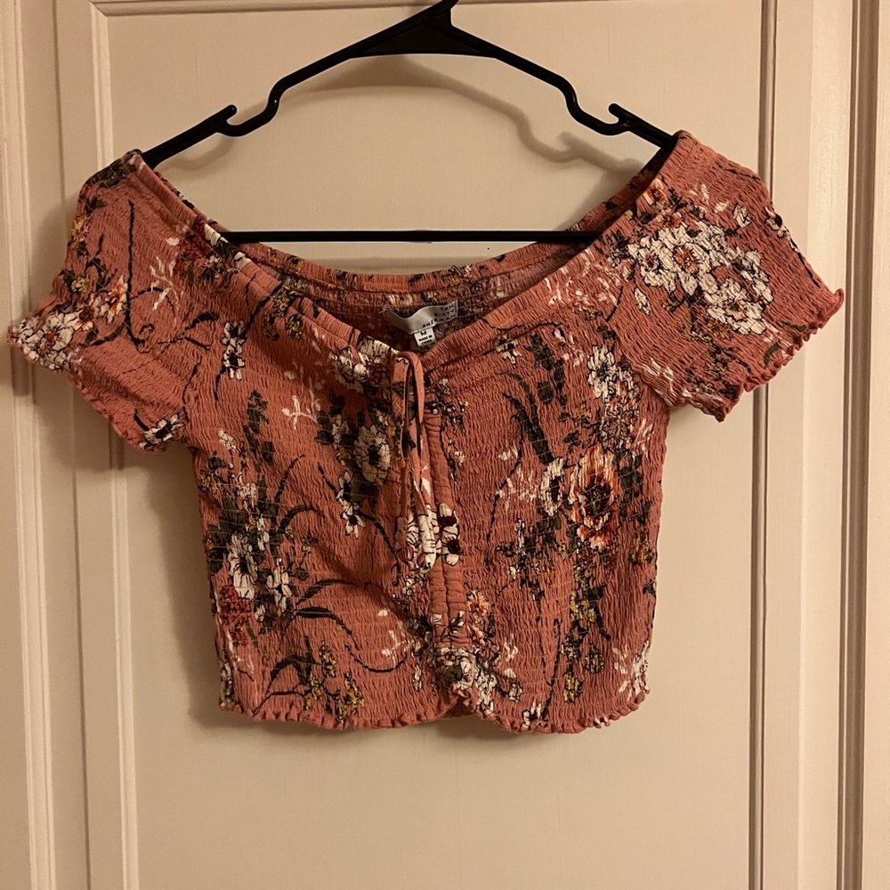 Pretty little Pink flowery crop top fits like Size XS (says M)
